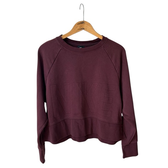 🔥Nike | Women's Burgundy ‘Versa’ Embossed Logo Cropped Sweatshirt, side slits, M - Picture 2 of 15